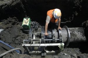 560mm HDPE pipe welding in trench